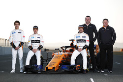 Гонщики McLaren Стоффель Вандорн и Фернандо Алонсо, Ландо Норрис, директор команды Эрик Булье и Зак Браун, McLaren MCL33