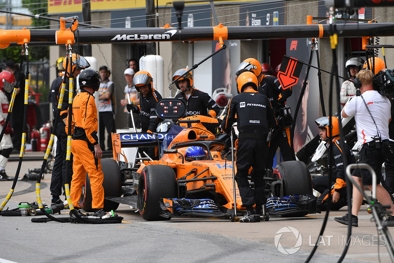 Fernando Alonso, McLaren MCL33 abandonne