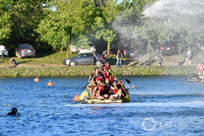 La carrera de balsas