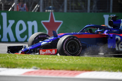 Brendon Hartley, Scuderia Toro Rosso STR13 çimenlere çıkıyor