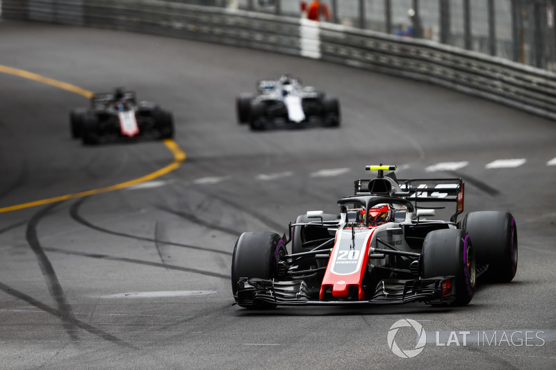 Kevin Magnussen, Haas F1 Team VF-18, Lance Stroll, Williams FW41, y Romain Grosjean, Haas F1 Team VF-18
