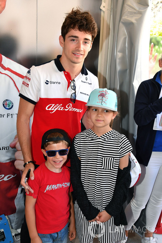 Charles Leclerc, Sauber and young fans at the Monaco GP Challenge