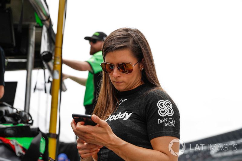 GoDaddy ダニカ・パトリック #10 ミニカー 2013年 Action 1/24 ﾀﾞｲｷｬｽﾄ