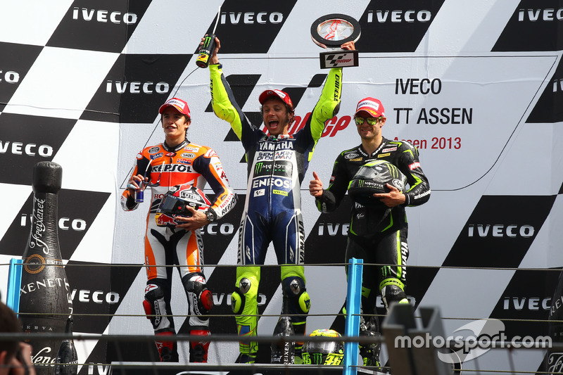 Podio: segundo lugar Marc Márquez; ganador de la carrera Valentino Ross y el tercer lugar Cal Crutch