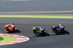 Valentino Rossi, Yamaha Factory Racing overtaking Jorge Lorenzo, Yamaha Factory Racing