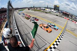 Start: Matt Tifft, Joe Gibbs Racing Toyota leads