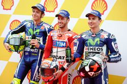 Ganador de la pole  Andrea Dovizioso, Ducati Team, segundo Valentino Rossi, Yamaha Factory Racing, tercero Jorge Lorenzo, Yamaha Factory Racing