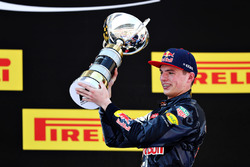 Max Verstappen, Red Bull Racing viert zijn eerste overwinning in de Formule 1