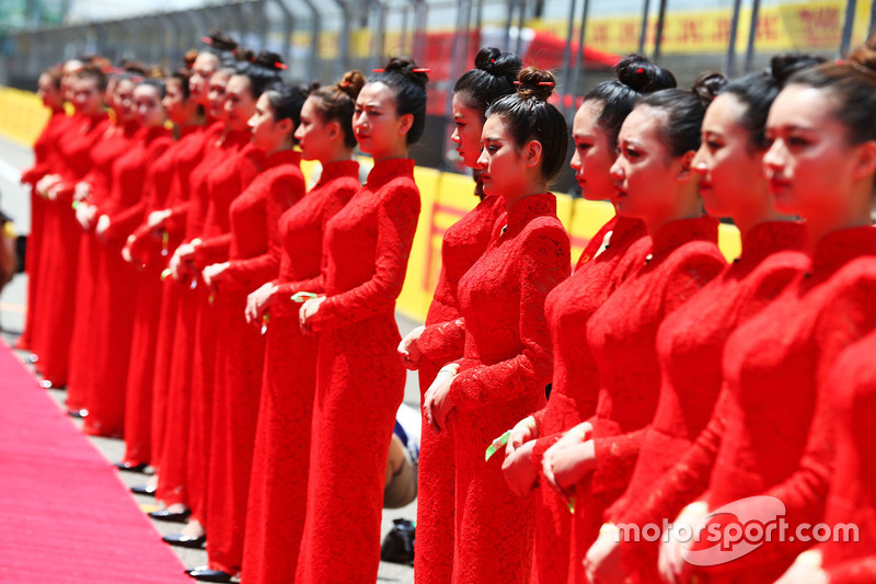 Grid girls on the drivers parade