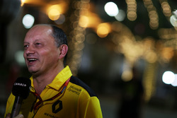 Фредерик Вассёр, гоночный директор Renault Sport F1 Team со СМИ