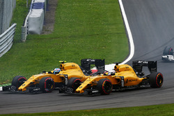 Jolyon Palmer, Renault Sport F1 Team RS16 and team mate Kevin Magnussen, Renault Sport F1 Team RS16 at the start of the race