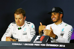 (L to R): Nico Rosberg, Mercedes AMG F1 and team mate Lewis Hamilton, Mercedes AMG F1 in the post qu