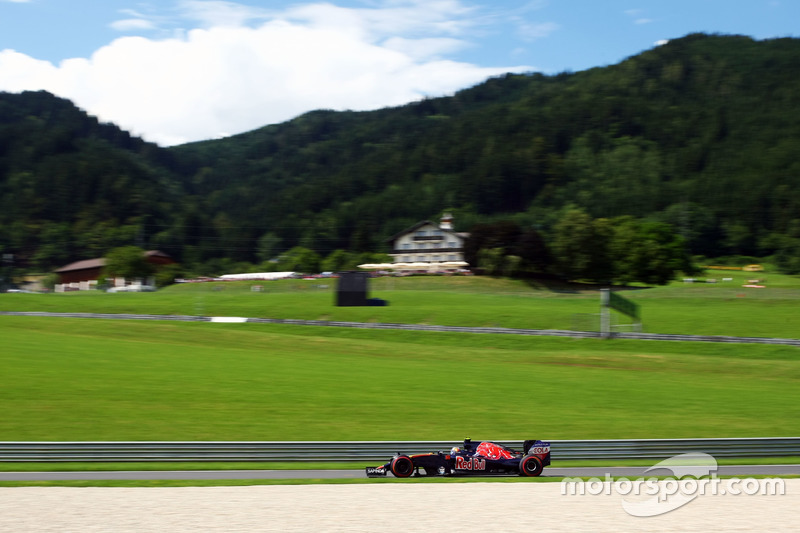 Carlos Sainz Jr., Scuderia Toro Rosso STR11