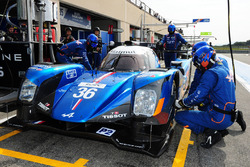 #36 Signatech Alpine A460: Gustavo Menezes, Nicolas Lapierre, Stéphane Richelmi