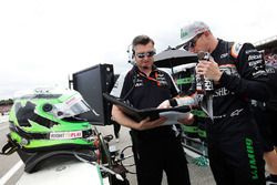 Nico Hulkenberg, Sahara Force India F1 avec son ingénieur de course Bradley Joyce, Sahara Force India F1 sur la grille