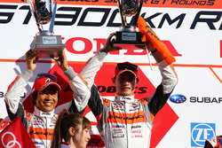 高木真一と小林崇志(#55 ARTA BMW M6 GT3)
