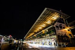 Pitlane ambiance at night