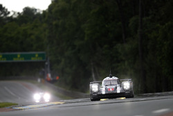 #1 Porsche Team Porsche 919 Hybrid: Timo Bernhard, Mark Webber, Brendon Hartley