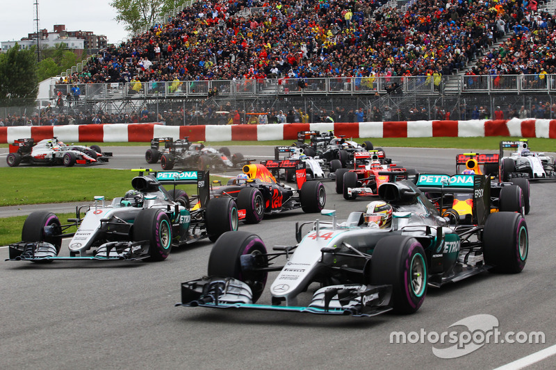 Lewis Hamilton, Mercedes AMG F1 W07 Hybrid and team mate Nico Rosberg, Mercedes AMG F1 W07 Hybrid at the start of the race