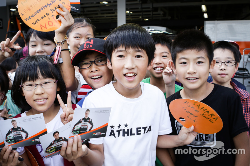 Fans jóvenes de Sahara Force India F1 Team