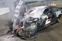 La voiture détruite de Brad Keselowski, Team Penske Ford