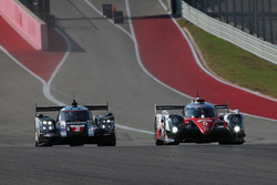 #5 Toyota Racing Toyota TS050 Hybrid: Sébastien Buemi, Kazuki Nakajima, Anthony Davidson, #2 Porsche Team Porsche 919 Hybrid: Romain Dumas, Neel Jani, Marc Lieb