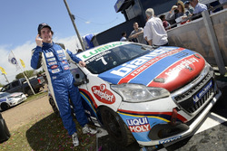 Ganador de la carrera Rodrigo Armendía, Peugeot Petrobras