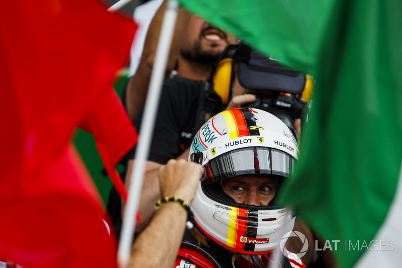 Vettel 50, Ferrari 232. zaferini kazandı
