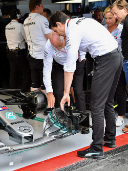 Toto Wolff, Mercedes AMG F1 Director of Motorsport and Dr. Dieter Zetsche (GER), CEO