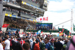 Overall podium: winners Sébastien Buemi, Kazuki Nakajima, Fernando Alonso, Toyota Gazoo Racing