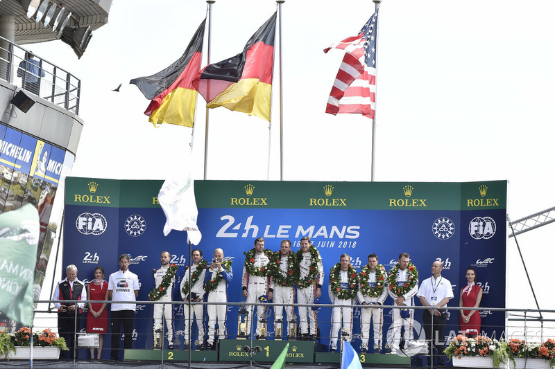 LMGTE Pro podio: ganadores Michael Christensen, Kevin Estre, Laurens Vanthoor, Porsche GT Team, segundo lugar Richard Lietz, Gianmaria Bruni, Frédéric Makowiecki, equipo Porsche GT, tercer puesto Joey Hand, Dirk Müller, Sébastien Bourdais, Ford Chip Ganassi Racing