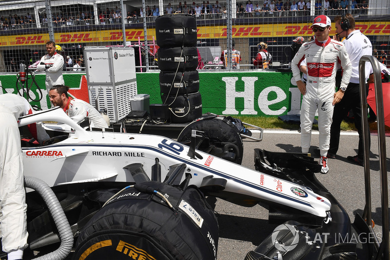Charles Leclerc, Sauber C37, in griglia