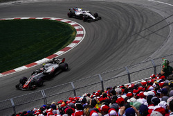 Kevin Magnussen, Haas F1 Team VF-18, Sergey Sirotkin, Williams FW41