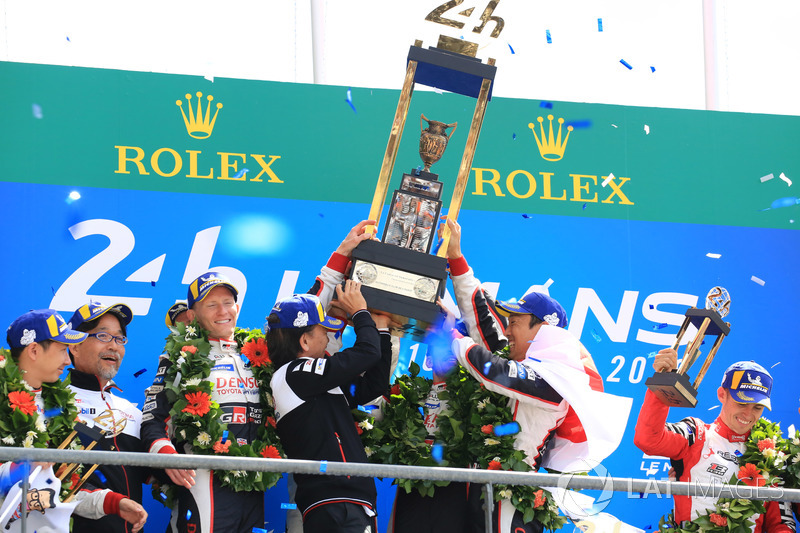 Overall podium: winners Sébastien Buemi, Kazuki Nakajima, Fernando Alonso, Toyota Gazoo Racing