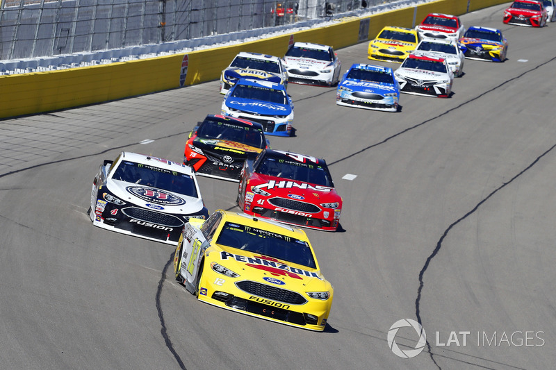 Ryan Blaney, Team Penske, Ford Fusion Menards / Pennzoil and Kevin Harvick, Stewart-Haas Racing, Ford Fusion Jimmy John's