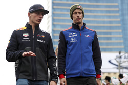 Max Verstappen, Red Bull Racing and Brendon Hartley, Scuderia Toro Rosso on the drivers parade
