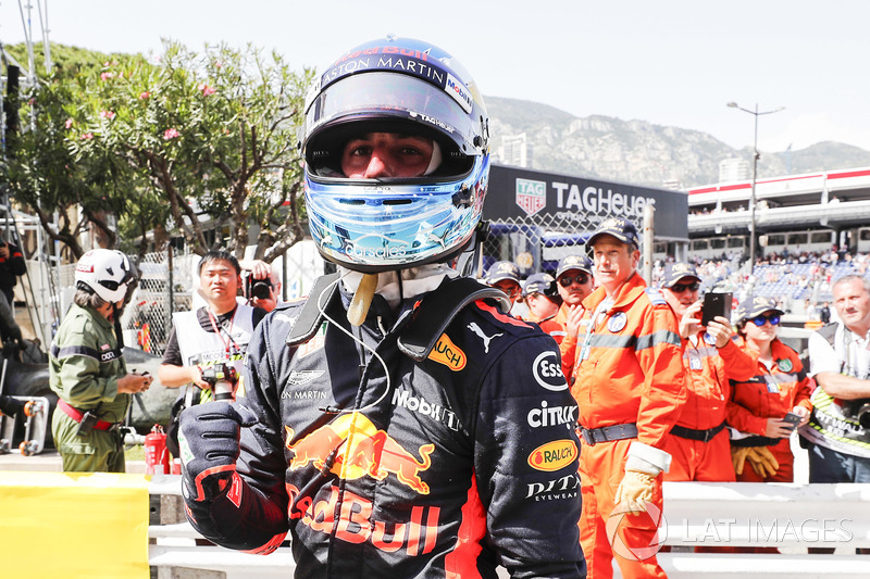 Daniel Ricciardo, Red Bull Racing, festeggia la pole position