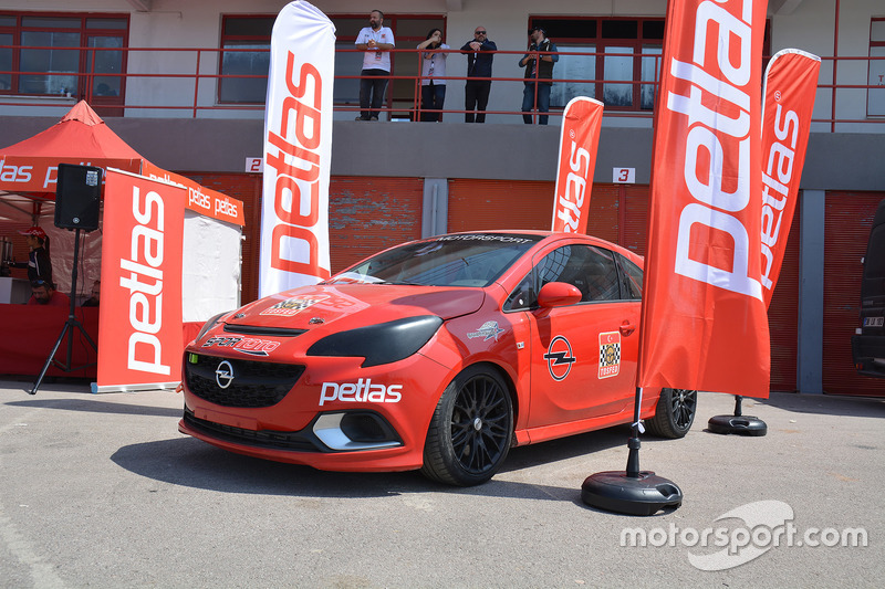 Opel Corsa OPC mücadelesi