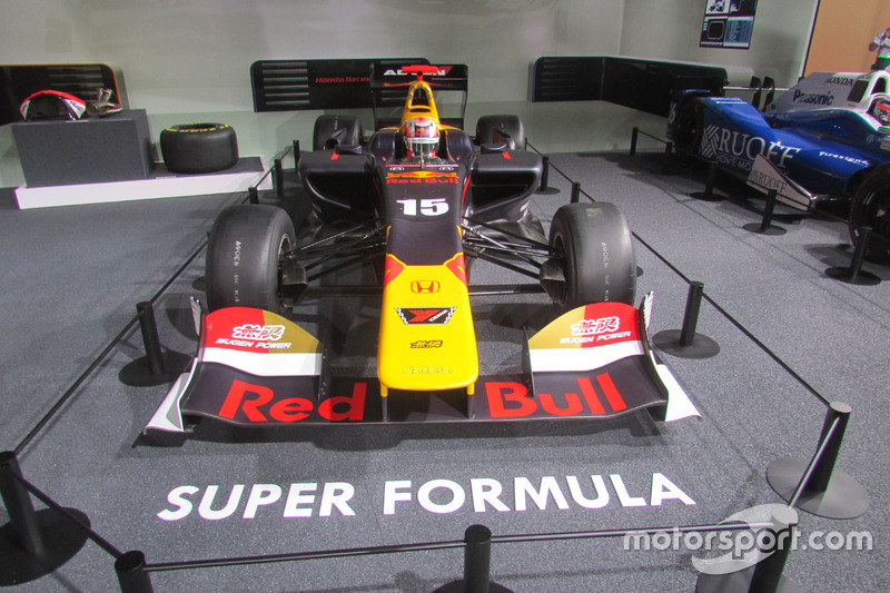2017年 全日本スーパーフォーミュラ選手権 ピエールガスリー(TEAM MUGEN)ルーキー・オブ・ザ・イヤー車両(SF14)
