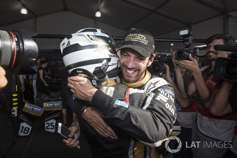 Andre Lotterer, Techeetah, félicite le champion Jean-Eric Vergne, Techeetah