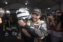 Andre Lotterer, Techeetah, félicite le champion Jean-Eric Vergne, Techeetah
