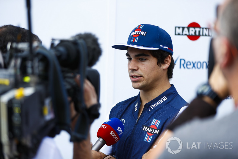 Lance Stroll, Williams Racing, atiende a los medios