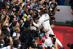 Race winner Lewis Hamilton, Mercedes AMG F1, celebrates with his team in Parc Ferme
