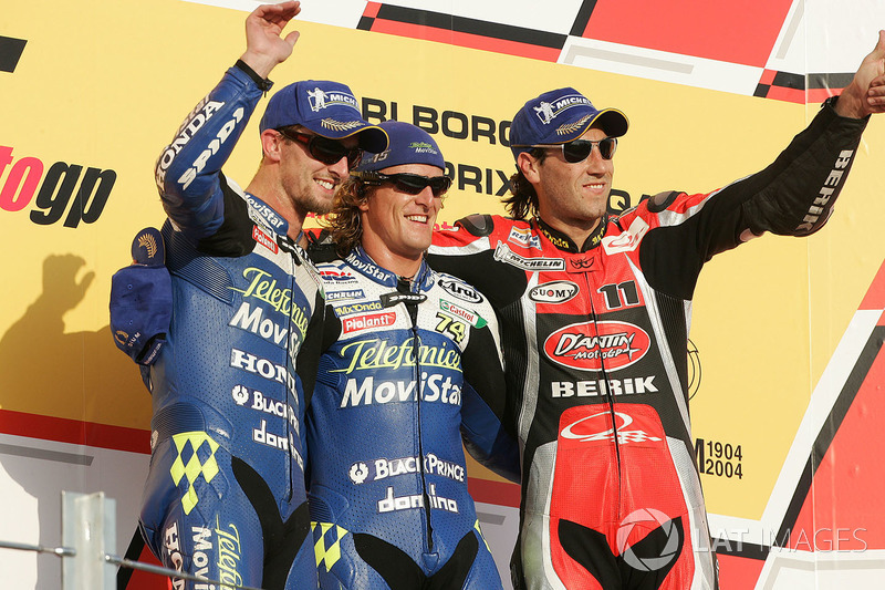 Podium: race winner Sete Gibernau, Honda, second place Colin Edwards, Honda, third place Ruben Xaus,