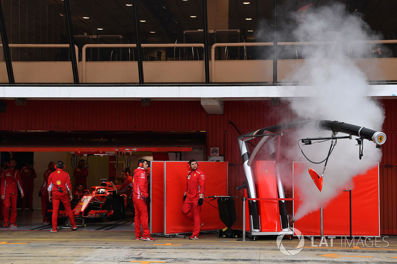 Дым в гараже Ferrari