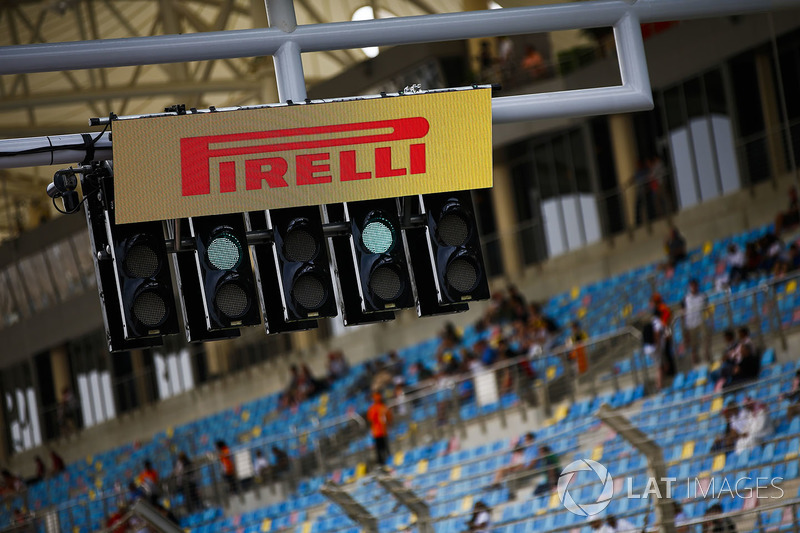 A Pirelli logo over the start lights