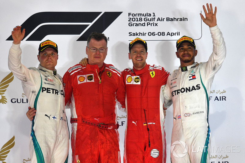 Lewis Hamilton completou o pódio na terceira posição