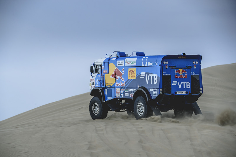 #500 Team Kamaz Master: Eduard Nikolaev, Evgeny Yakovlev, Vladimir Rybakov