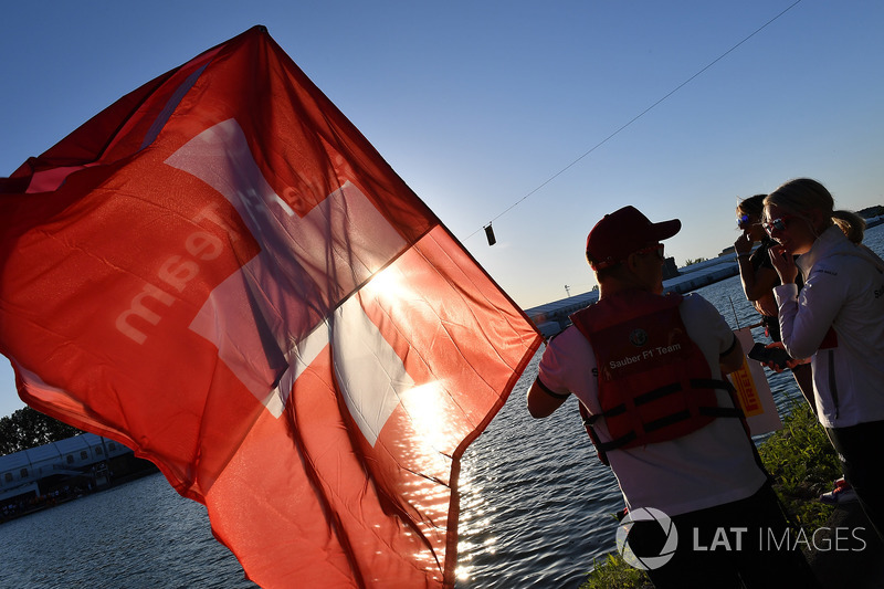 Sauber lors de la course de radeaux