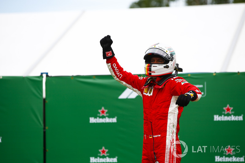 El ganador del GP de Canadá, Sebastian Vettel, Ferrari celebra su victoria en parc ferme